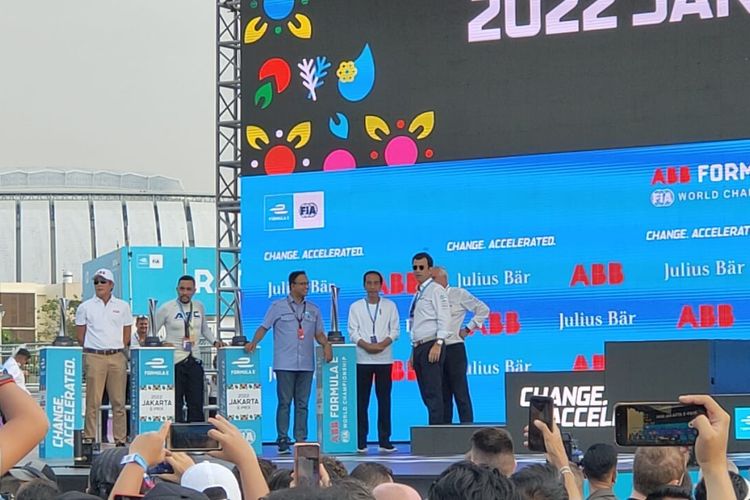 Jokowi, Menteri Hingga Elite Ramai-ramai Datangi Formula E Jakarta, Pembalap Selandia Baru Mitch Evans Jadi Juara